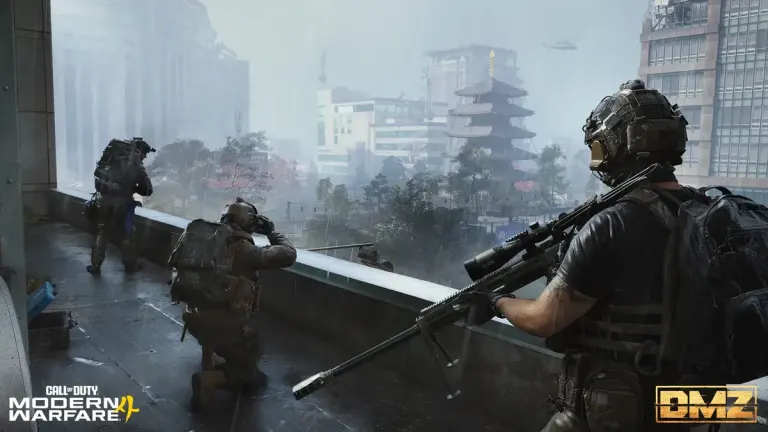 MW4 DMZ operators overlooking Hajin from a rooftop.