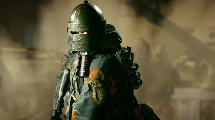 Bale in a green armored helmet and camouflage in MW4 DMZ