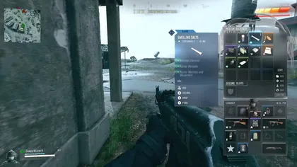 Medium Backpack inventory with Smelling Salts selected in MW4 DMZ